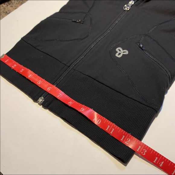 TNA Aritzia black cropped lightweight athletic zip up sweater - Picture 5 of 13
